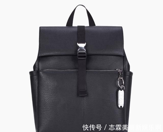  『张扬』CK 2020年春夏款双肩包实评：始终如一的简洁、經典蓝、logo不张扬