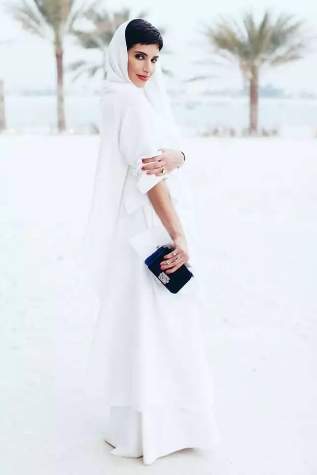 各国王妃穿传统服饰，凯特王妃时尚，不丹王后清新脱俗!