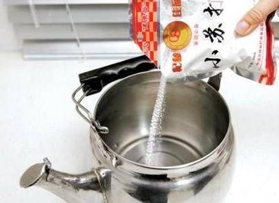  『内撒』水壶内撒上这两样，用水一冲水垢一干二净，学会了一生受用！