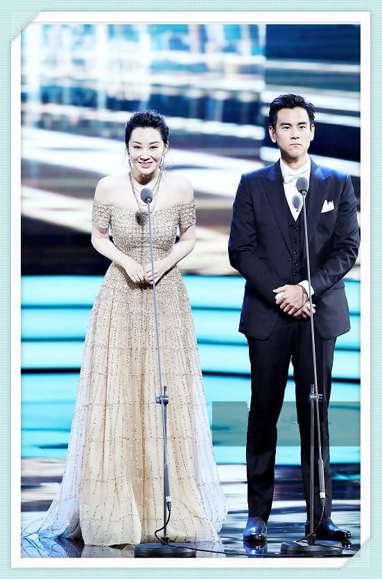 许晴宝刀未老！49岁穿抹胸裙依然艳压群芳，连倪妮都不是她对手！