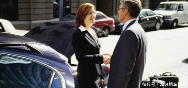 很多人都不懂，跟领导坐车，自己该坐在哪个位置才是最合适的