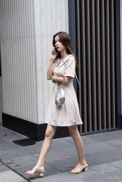 街拍:图三美女最冷艳，最后一位让我有想冲上去要电话号的冲动