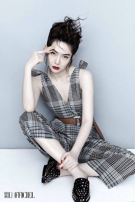 戚薇登时装杂志封面 帅气演绎＂冷都女＂