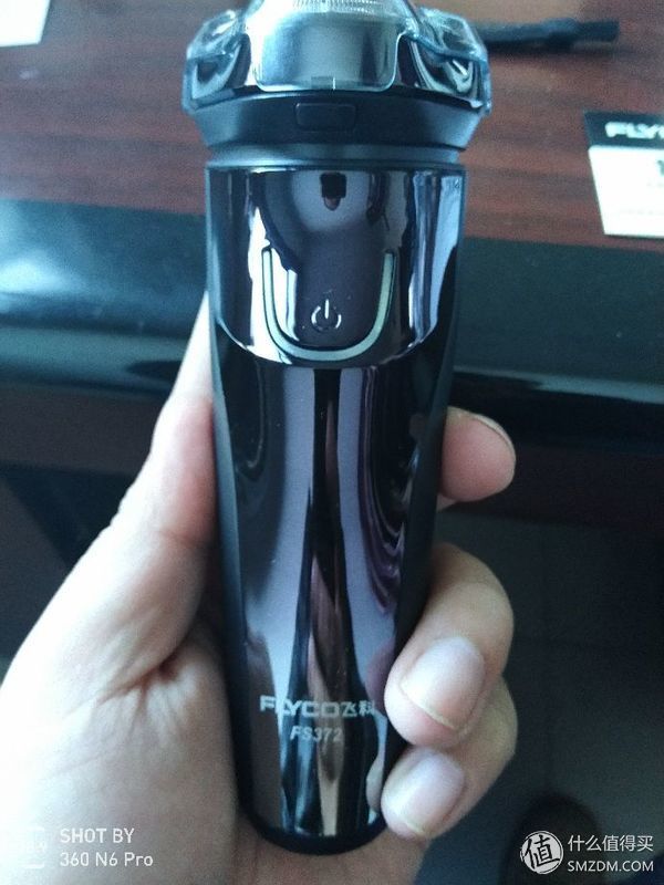 开箱晒物 篇二:不专业的飞科fs372电动剃须刀开箱晒物