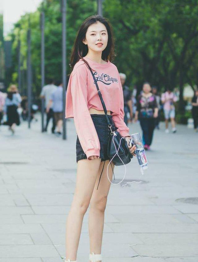 街拍：图四“健美裤”，修饰完美线条，展示高挑身材！