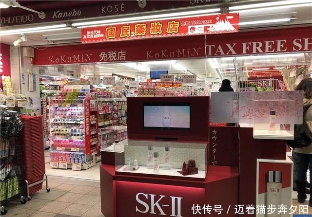 中国大妈到日本药妆店爆买，原来大包小包买的都是这个