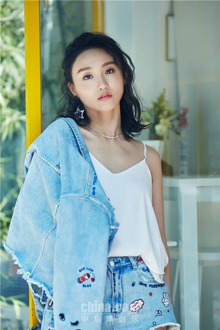 康琳浠玩转个性牛仔风回头率MAX