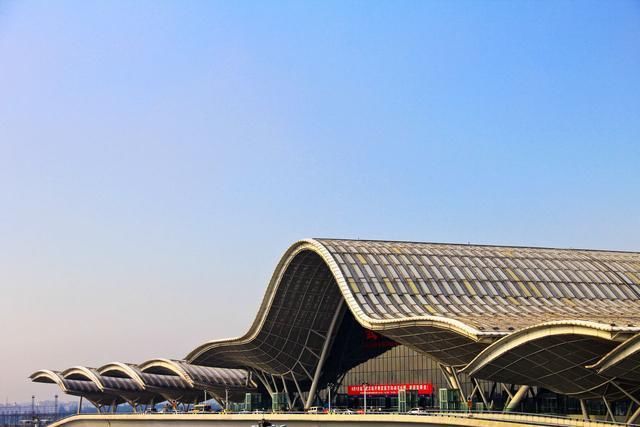  「漂亮」最受追捧的“高铁站”，外国人都说它漂亮，象征着中部