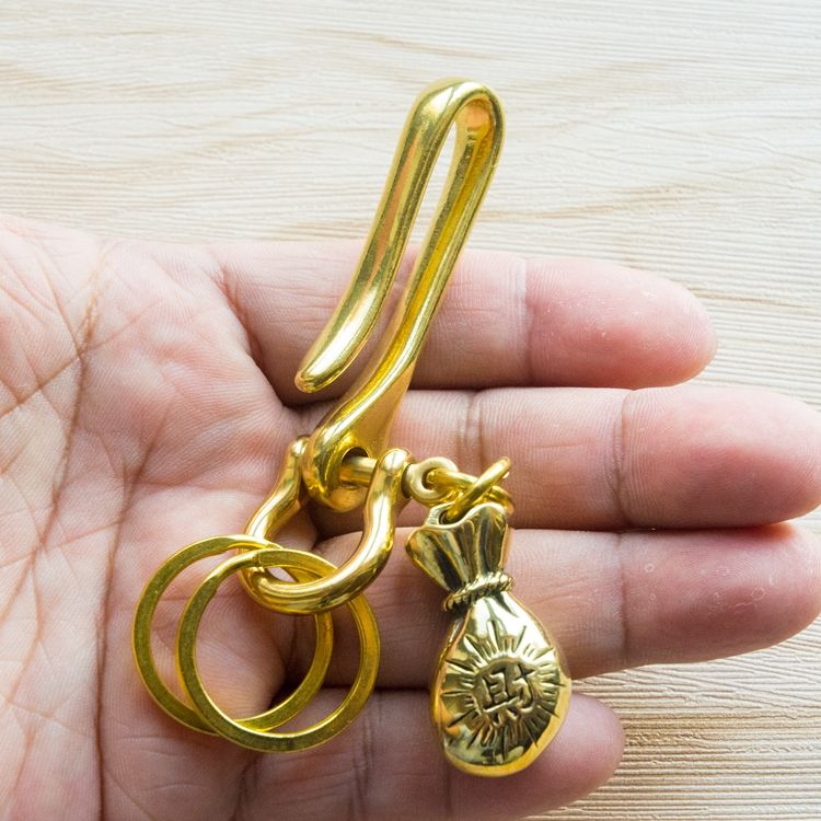 老公说:少抽两盒中华烟，也要买下这黄铜小物，看上去帅的不得了