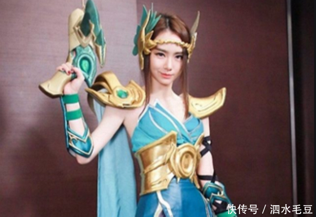 「杨颖」COS王者荣耀的女星,戚薇英气,杨颖魅惑,看到最后我笑了!