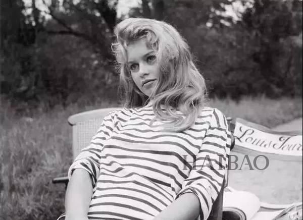 时髦条纹大翻身!永不过时的条纹元素，今年夏天还差一件没有买!