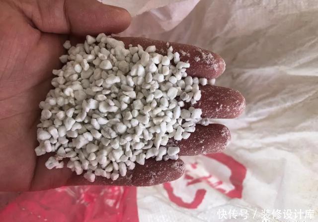  浇水：养多肉用这种土，水多了不会烂根，水少了也不会干旱！