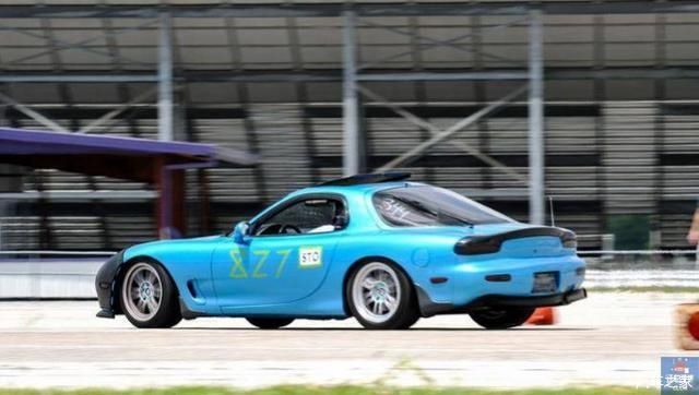  【输出】改装姿态大于一切的1993款马自达 RX-7，可输出364马力！