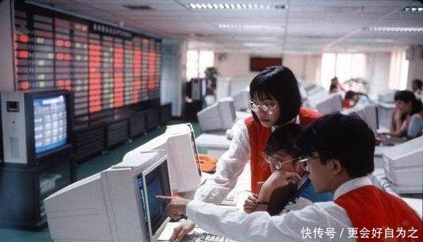  「经济」90年代深圳老照片： 经济发展迅速, 街头随处可见大哥大