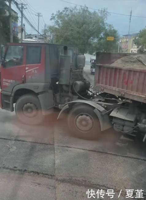  [眼界]河南封丘：公路上惊现“平头车”，专门对付限高杆，令人