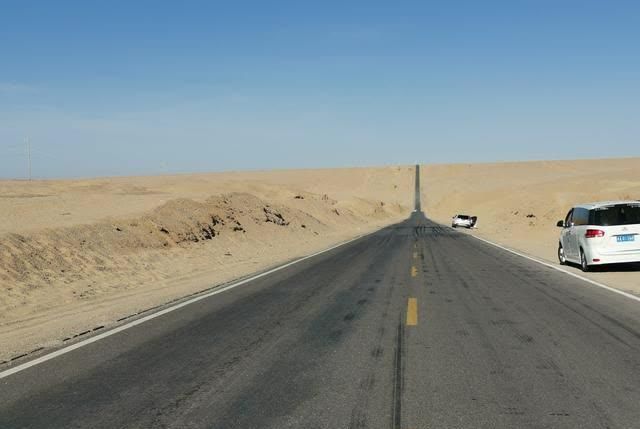 走最美公路—中国版66号公路，穿越无人区抵达亚洲最大雅丹风貌区