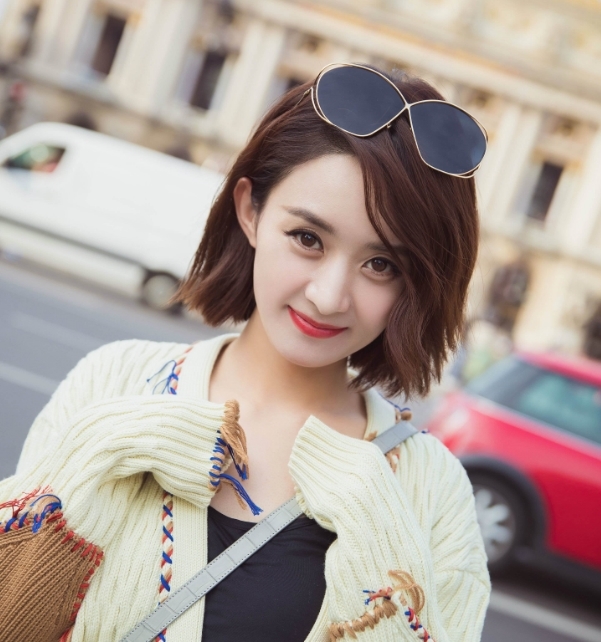#女生#圆脸女生别留黑长直,超显脸大,这3款发型更适合你,减龄显脸小