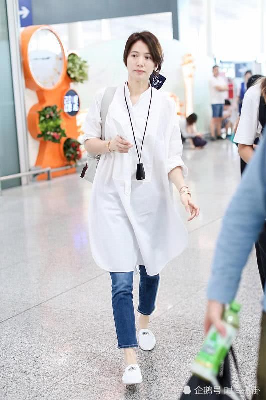 袁咏仪戴46万块的表却素颜出镜似路人，网友：土豪都这么低调？