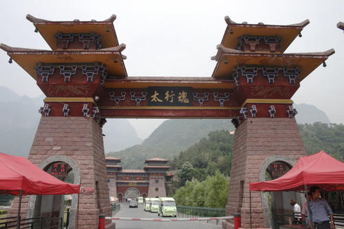 中国最委屈的城市,每年接待800万游客,却连一条高速路都没有