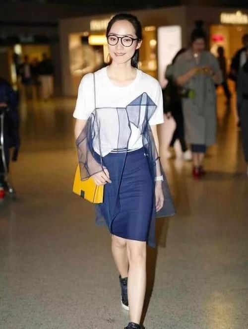  女人■女人过了30岁，自信就是一种美，穿出真实的自己，女明星也一样！