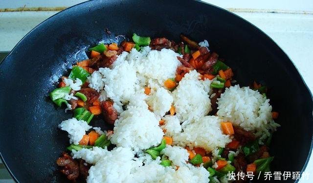  荤素■这碗炒饭学会了，再也不怕剩米饭，荤素搭配做便当真好
