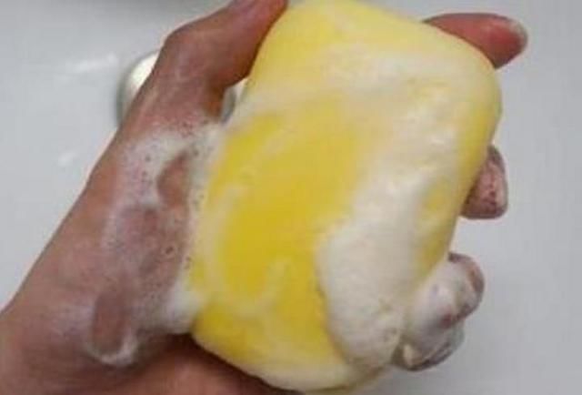 脸上螨虫成窝？一块硫磺皂，捣毁螨虫窝？