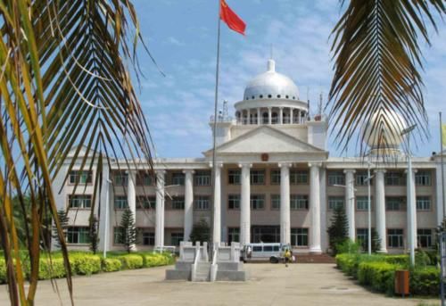 中国人口最少的城市，常住人口2500余人，面积却是全国最大