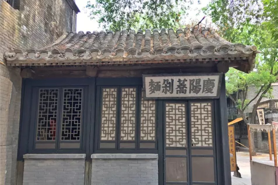  电视剧：一部部经典的电视剧在“飞腾影视城”里诞生，谱写出动人的旋律和伟大的篇章