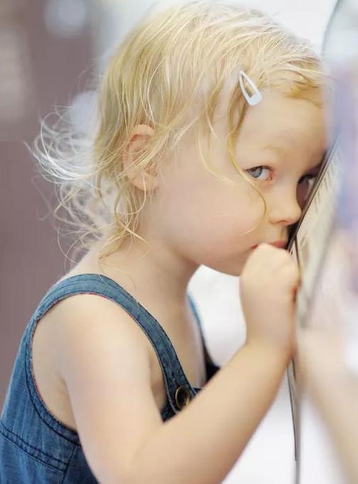 怕黑的孩子 家长该怎么“保护”呢？