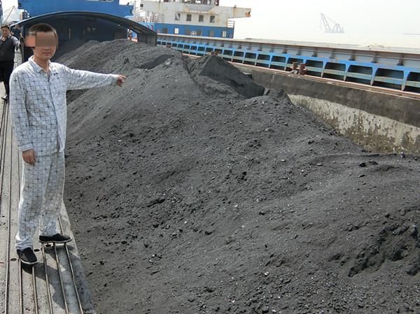 『非法』一夜双杀　上海海警查获非法海砂和煤炭万余吨