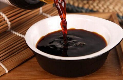  『坏处』酱油吃多了有什么坏处？如何挑选酱油？