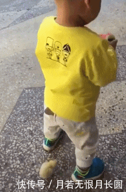 「GIF」GIF搞笑趣图:你玩这个多长时间了!我怎么不行啊!总是打到自己