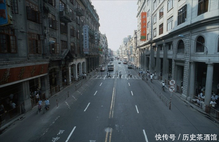一组老照片带你看看80年代的“北上广”，街道上只有很少车辆