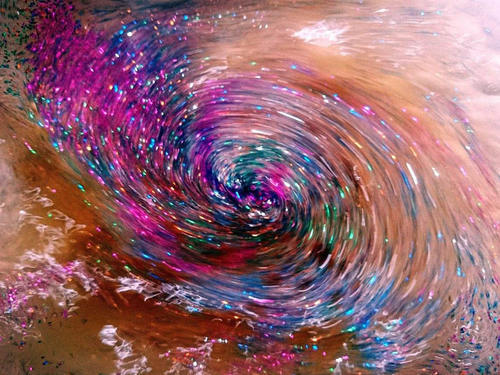 自然界馈赠的五彩河流，比九寨沟还惊艳，还是逃不过游客的污染