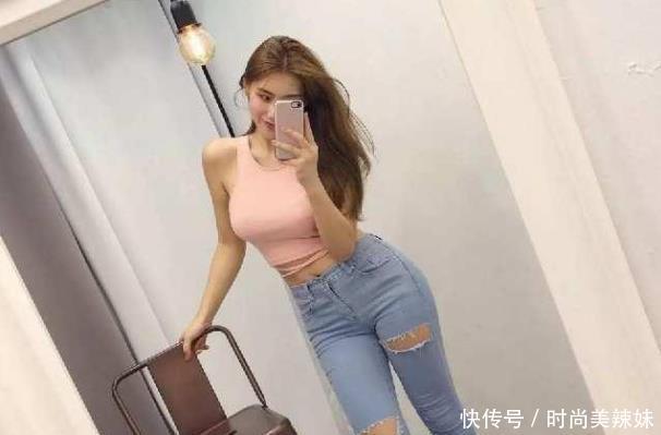 清秀唯美的牛仔裤美女，自带高贵气质，回头率百分百