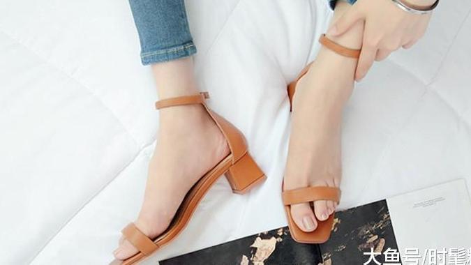 玉足不恋细高跟, 粗跟凉鞋亦优雅