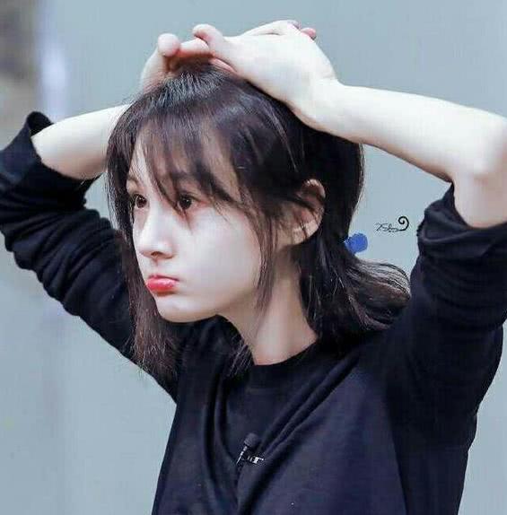 男星张恒回应与郑爽恋情，正版：爱了9年的姑娘，给她买条裙子穿