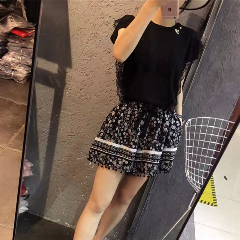 1米5老婆从不穿高跟鞋!出门时尚短套装+平底，看着有1米6