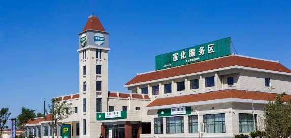  [小时]300公里的高速路程，用了四个半小时，收费站：收取超时费