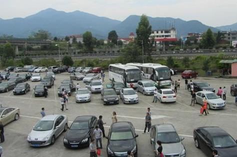  「高速」开车跑高速，老司机常说“逢三必进”是啥意思？很多人