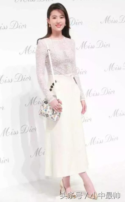 刘亦菲刚出道时太会玩，在裙子下面穿防盗网