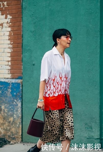 『动物纹元素』不会搭配就不要再来黑豹纹了,豹纹的美你不懂!