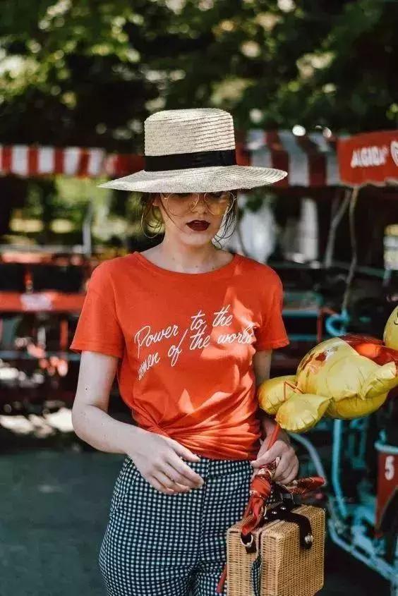 “改头换面”穿出慵懒风,孟美岐吴宣仪的活力少女Tee,了解一下