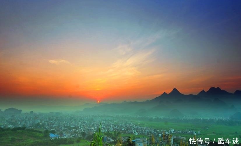 我国正在修建一条新高铁，全长1985km，跑完全程需要14个小时