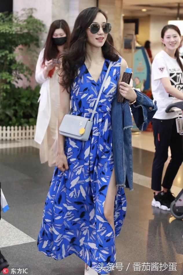 韩雪高开衩连衣裙秀美腿，暖心打招呼礼貌满分！