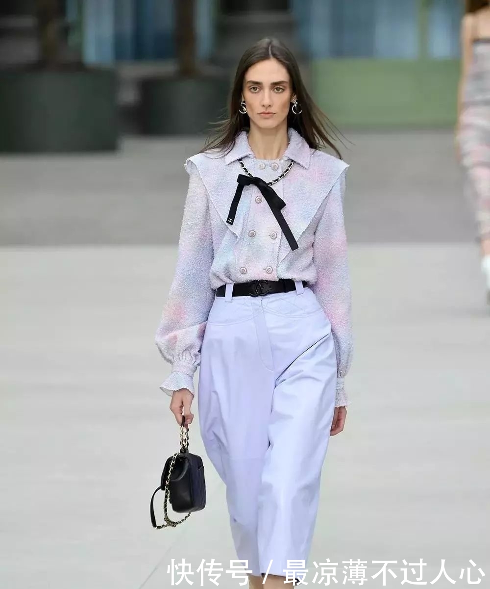 『旅程』搭乘 CHANEL 巴黎皇宫火车，开启通往新时代的旅程