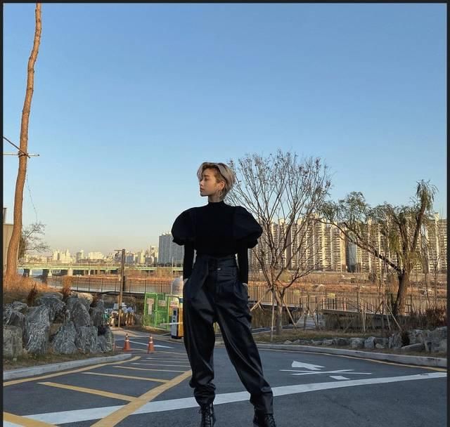  算是：拜托了，这才算是真实时兴的韩系穿搭！