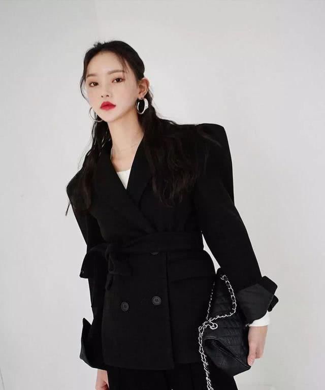  [显瘦]春季搭配：今春穿上“candy袖”，谁穿谁美，显瘦又时髦！