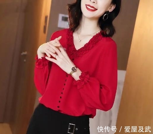 『女人』建议奔四奔五的女人,都该有一两件“红色”衣服,真高贵优雅
