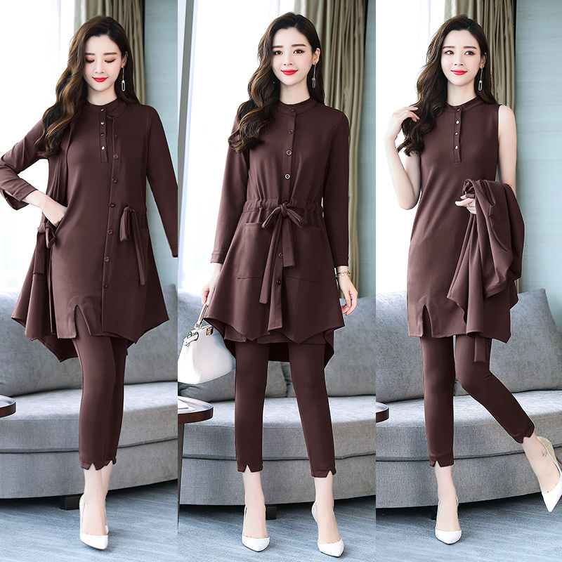 别再傻傻穿裙子了，时髦精现在都这样穿，显瘦显高显腿长，美疯了